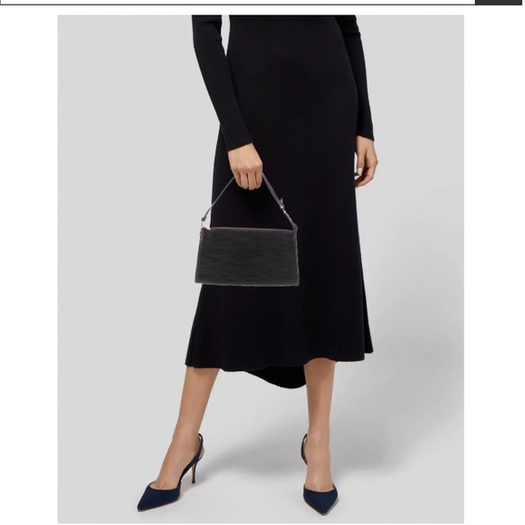 Louis Vuitton - Picture 2 of 11